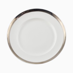 Plytký tanier s platinovým okrajom